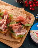 Итальянская брускетта с прошутто