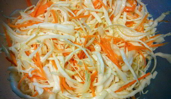 булочки для бургеров и капустный салат