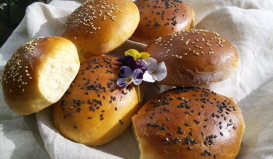 булочки для бургеров и капустный салат