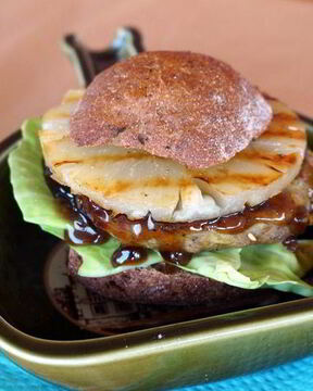 Бургер с ананасом и соусом терияки