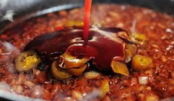 бургеры с мясом, виски и халапеньо