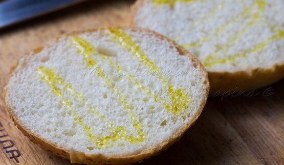 домашний чикенбургер с цукини и соусом цацики