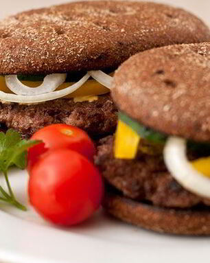 Домашний гамбургер с ржаным хлебом