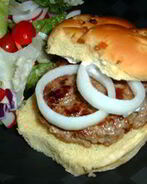 Гамбургеры из бараньего фарша с фенхелем