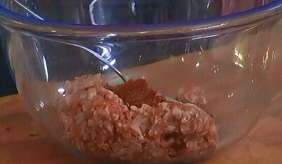 гамбургеры с горгонзолой и спаржей