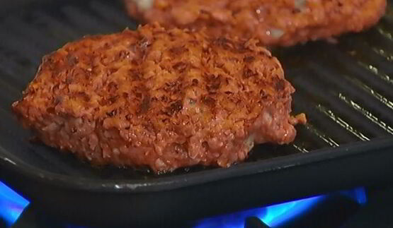 гамбургеры с горгонзолой и спаржей