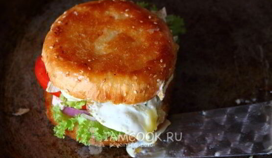 омлет-бургер