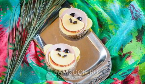 бутерброд обезьяна с сыром и колбасой