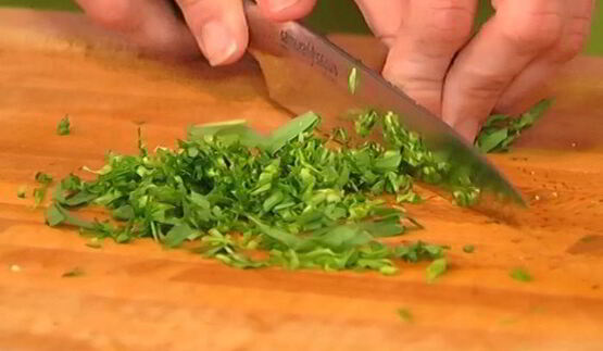 бутерброд с семгой, авокадо и беконом