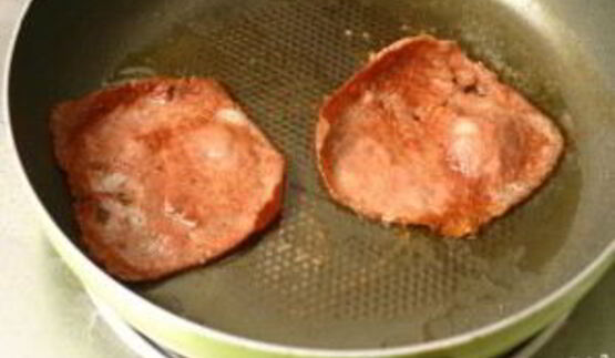 бутерброд с жареной колбасой