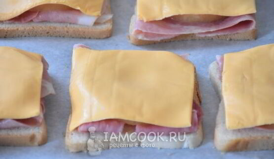бутерброды с ананасом, ветчиной и сыром