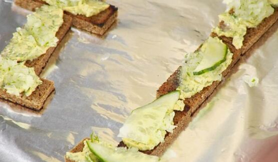 бутерброды с килькой