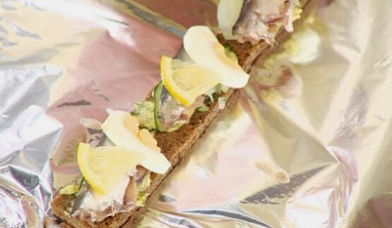 бутерброды с килькой