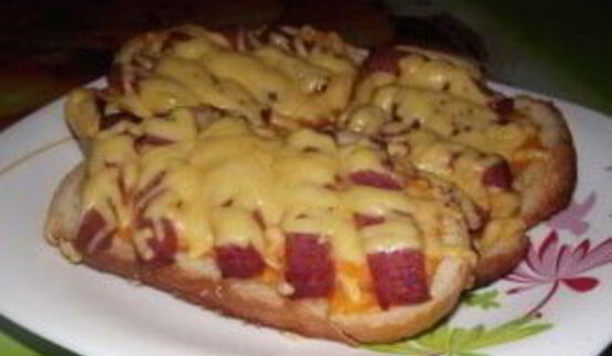 бутерброды с колбасой жареные