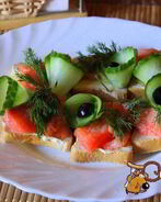 Бутерброды с семгой и свежим огурцом