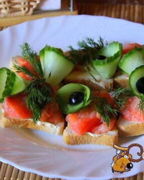 Бутерброды с семгой и свежим огурцом