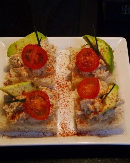 Рецепт бутербродов с тунцом и авокадо