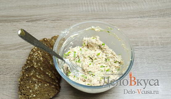 бутерброды с тунцом, яйцом и зеленым луком