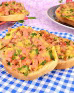 Горячие бутерброды с колбасой и сыром