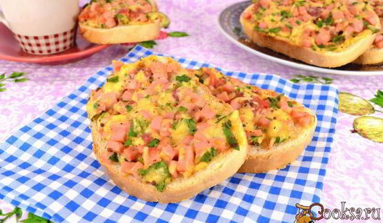 горячие бутерброды с колбасой и сыром