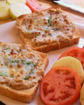 Горячие бутерброды с тунцом