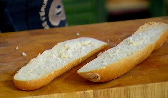 горячий бутерброд с тунцом, кукурузой и домашним майонезом