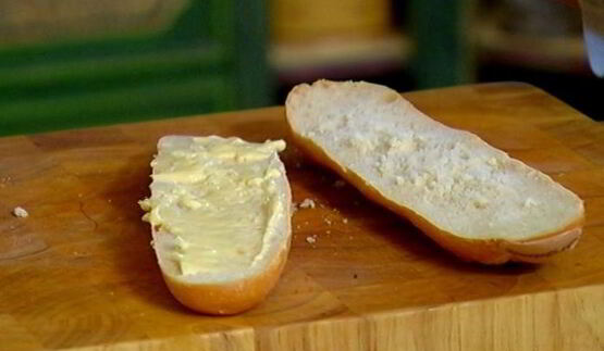 горячий бутерброд с тунцом, кукурузой и домашним майонезом