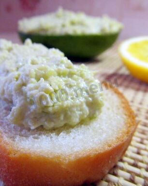 Паста из авокадо для бутербродов