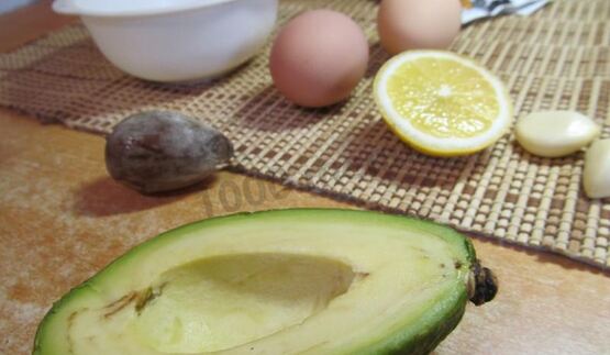 паста из авокадо для бутербродов