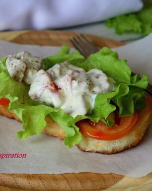 Салат-бутерброд с копченой семгой