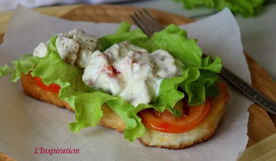 салат-бутерброд с копченой семгой