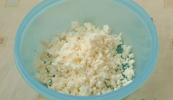 зеленые бутерброды с омлетом и брынзой