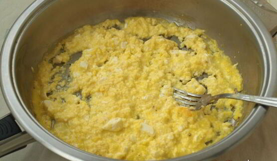 зеленые бутерброды с омлетом и брынзой