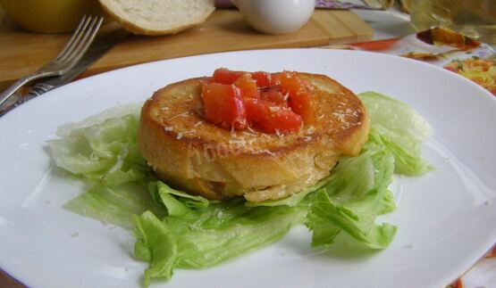 жареные бутерброды с помидорами и сыром