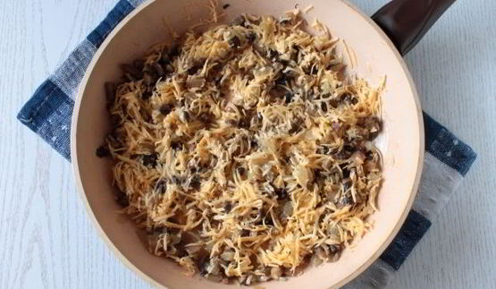 чебуреки с грибами и сыром