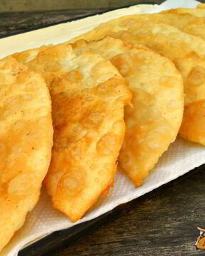 Чебуреки с куриным фаршем и сыром