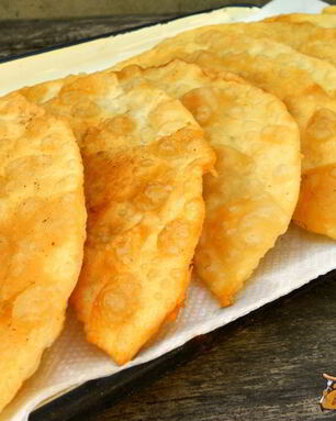 Чебуреки с куриным фаршем и сыром