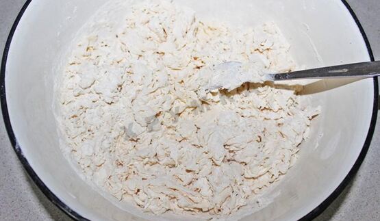 крымские чебуреки из слоеного теста