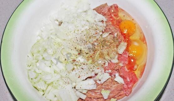 крымские чебуреки из слоеного теста