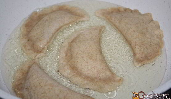 цельнозерновые чебуреки с начинкой из говядины и шампиньонов