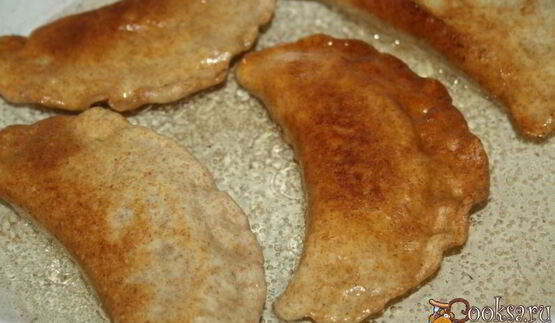 цельнозерновые чебуреки с начинкой из говядины и шампиньонов