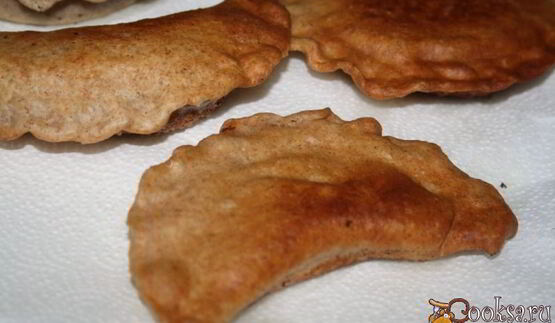 цельнозерновые чебуреки с начинкой из говядины и шампиньонов