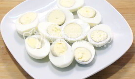 фаршированные яйца с икорно-горчичной начинкой