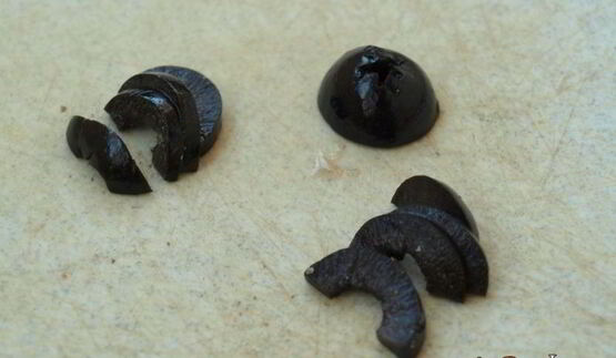 фаршированные яйца с печенью трески пауки