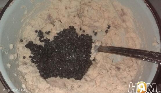 фаршированные яйца сливочным сыром и черной икрой