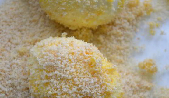 фаршированные яйца в сухарях