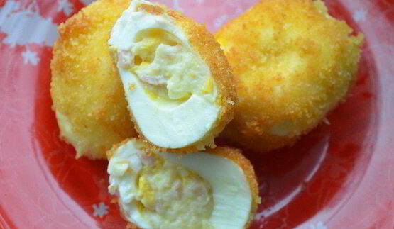 фаршированные яйца в сухарях