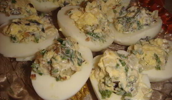 фаршированные яйца завтрак на траве