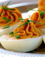 Пикантные фаршированные яйца