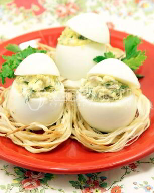 Яйца фаршированные Гнездышки